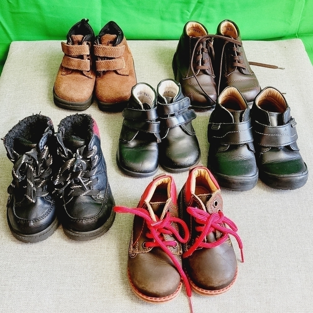 Bundle of 6 pairs of shoes for kids.‎